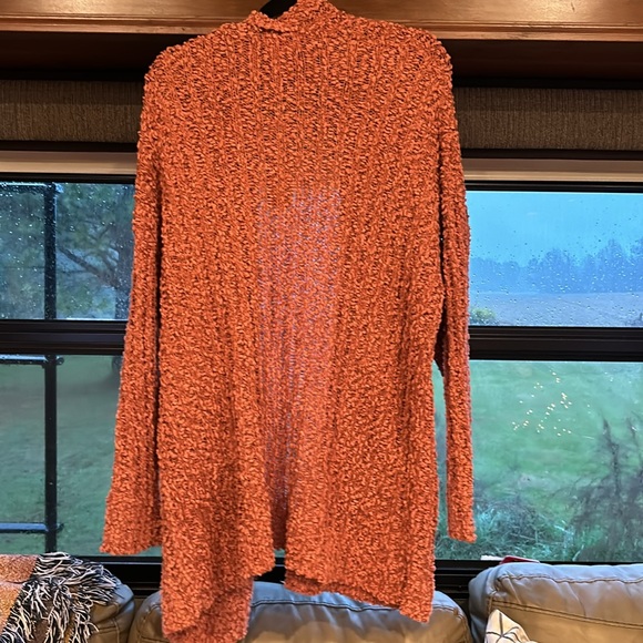 NWT women’s long sleeve cardigan with pockets. Size s/m but fits like a large - Picture 2 of 7